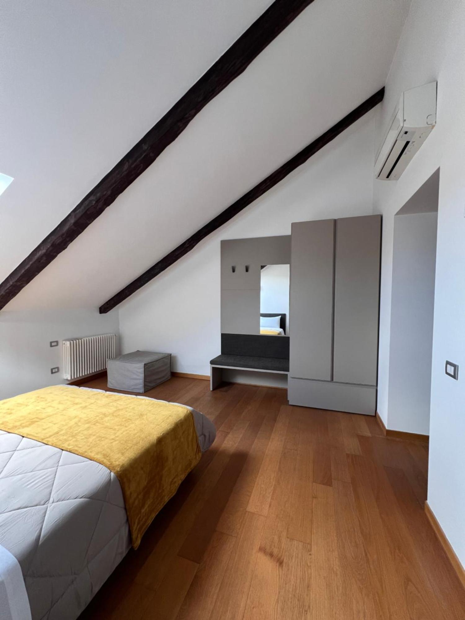 Unonoveuno Luxury Apartment Napoli Bagian luar foto
