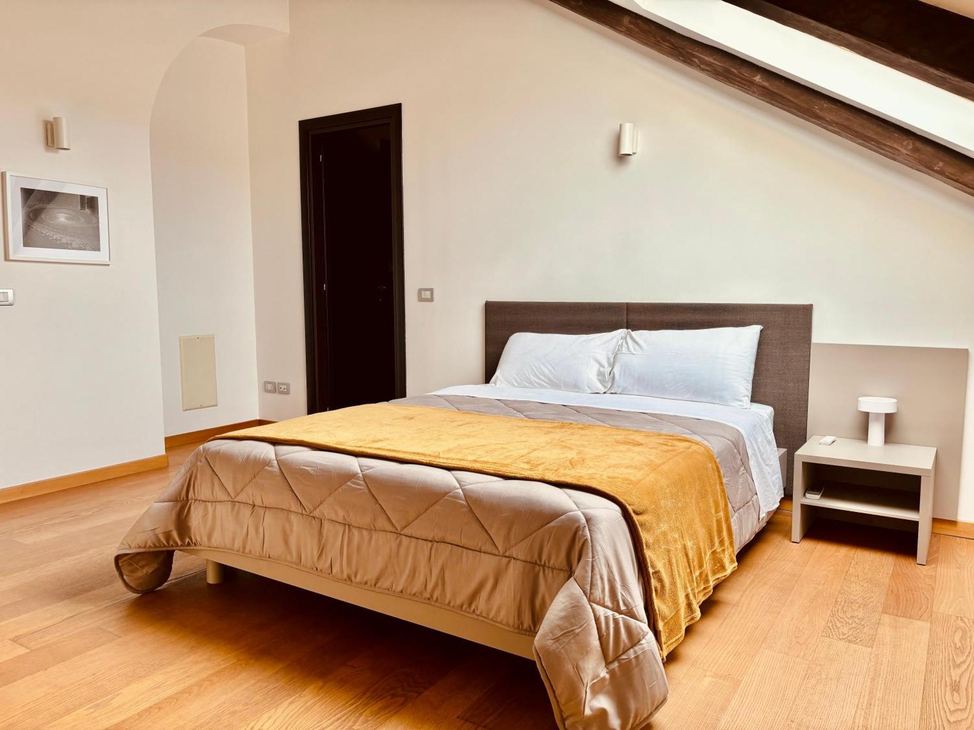 Unonoveuno Luxury Apartment Napoli Bagian luar foto